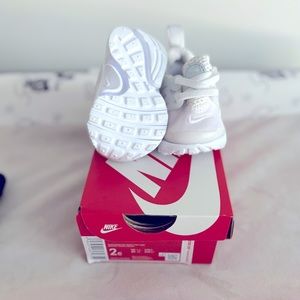 Size 2C White Nike Presto